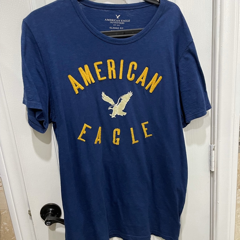 American Eagle t shirt